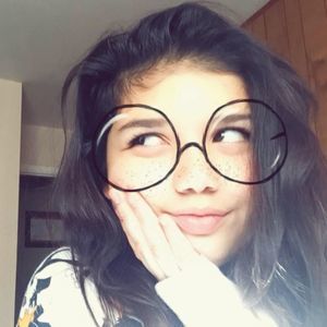 Meet your Posher, Naima